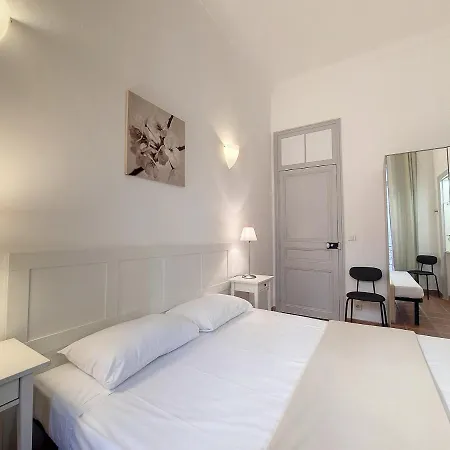 Nestor&jeeves - Terracotta - Premium Location, Close Sea Apartment